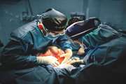 جراحی موفقیت‌آمیز خروج توده 20 کیلویی تخمدان بیماری با عارضه حاد قلبی در مجتمع بیمارستانی امام خمینی (ره)